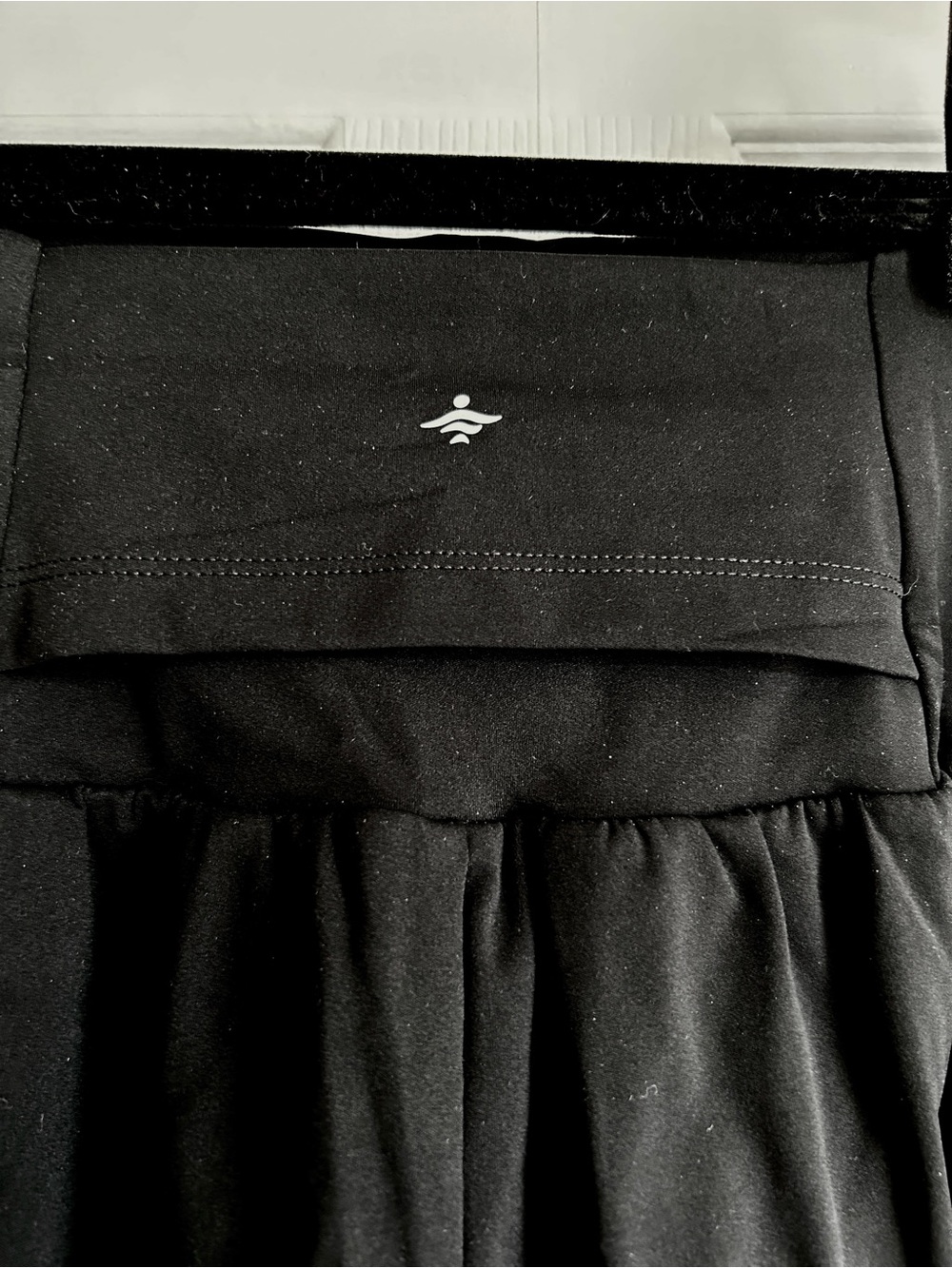 Halara SoftlyZero Airy Super High Waisted 2-in-1 Yoga Shorts 9” w pockets BLACK - Picture 3 of 10